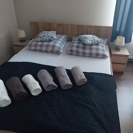 Czarna Owca- Pokoje Goscinne Gniezno Exteriör bild