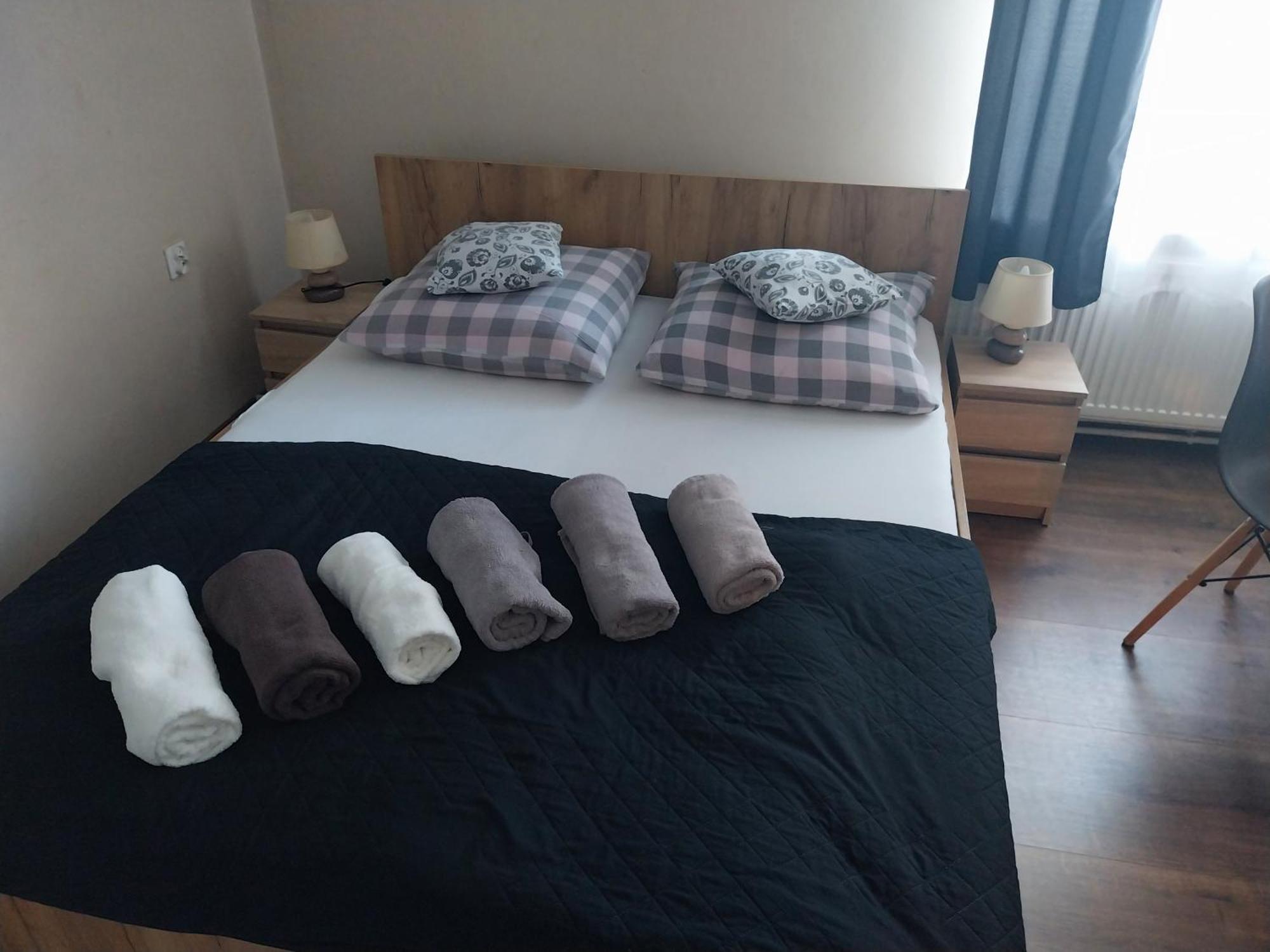 Czarna Owca- Pokoje Goscinne Gniezno Exteriör bild