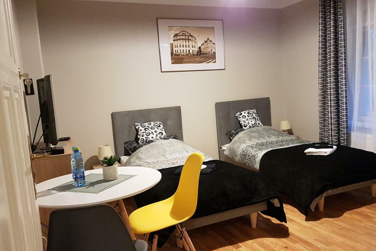 Czarna Owca- Pokoje Goscinne Gniezno Exteriör bild