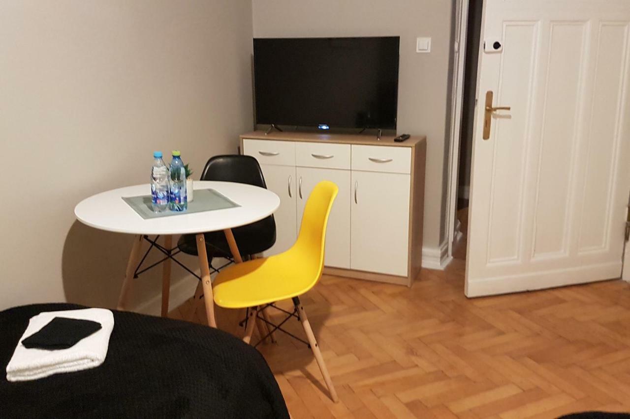 Czarna Owca- Pokoje Goscinne Gniezno Exteriör bild